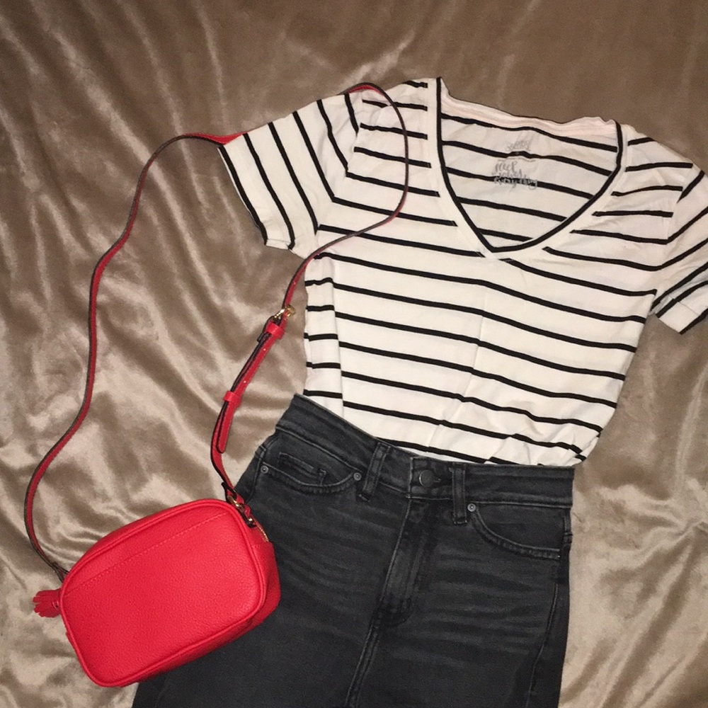 🎉CLOSET CLEAR OUT🎉  Striped tshirt